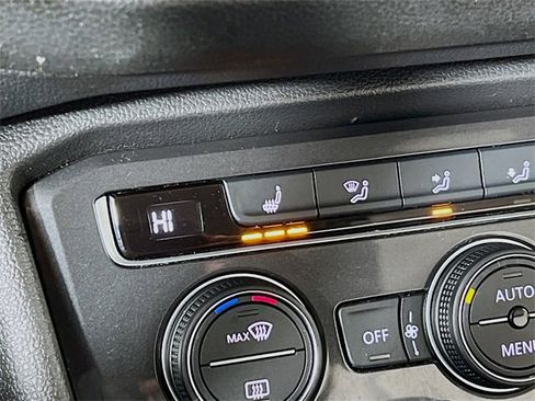 Used 2021 Volkswagen Tiguan SE image 21