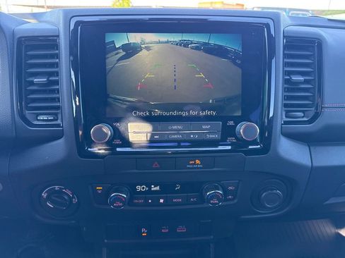 Used 2022 Nissan Frontier PRO-4X w/ Technology Package AWD/4WD image 27