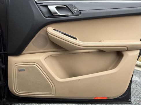 Used 2021 Porsche Macan S image 45