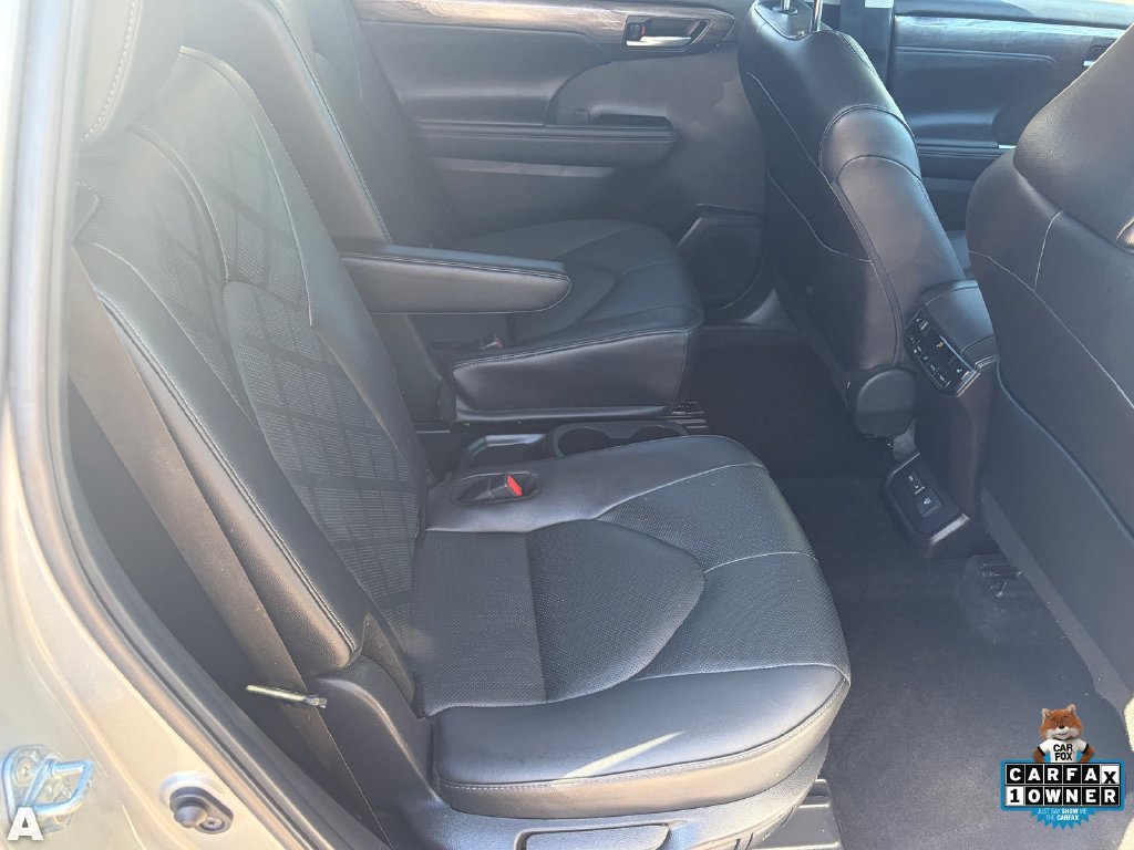 Used 2025 Toyota Highlander Platinum AWD/4WD image 13