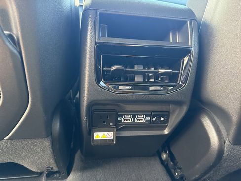 Used 2023 Jeep Grand Cherokee Limited image 30