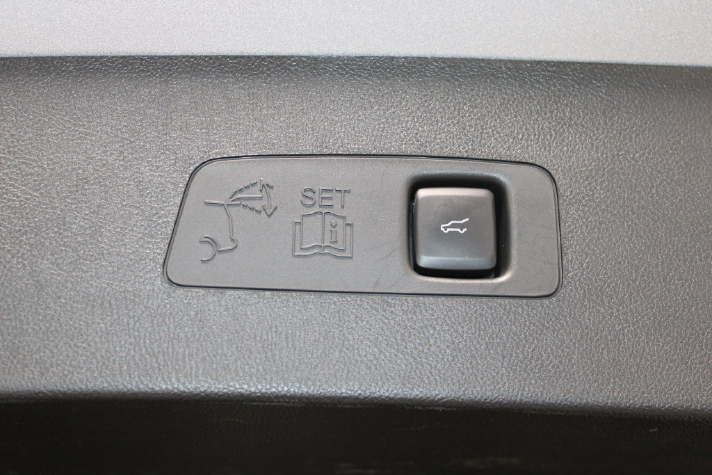 Used 2023 Lincoln Corsair AWD w/ Equipment Group 101A image 16