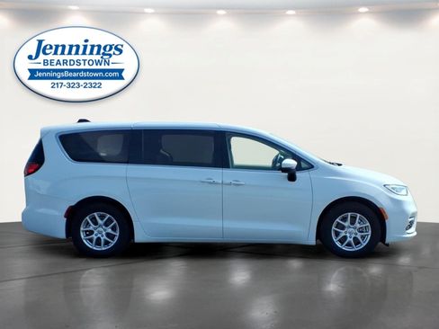 Used 2023 Chrysler Pacifica Touring-L FWD image 28
