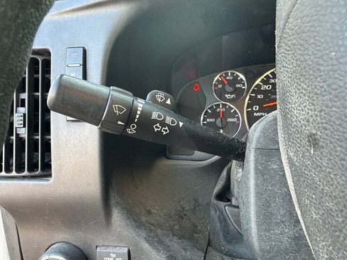 Used 2017 Chevrolet Express 2500 Extended RWD image 23