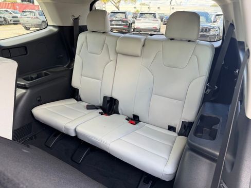 Used 2024 Kia Telluride EX image 27
