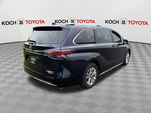 Used 2024 Toyota Sienna Platinum AWD/4WD image 8