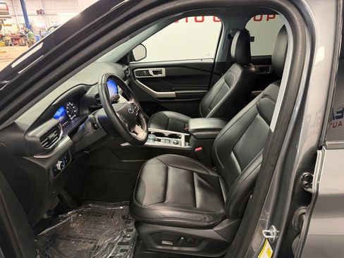 Used 2023 Ford Explorer XLT w/ Equipment Group 202A AWD/4WD image 20
