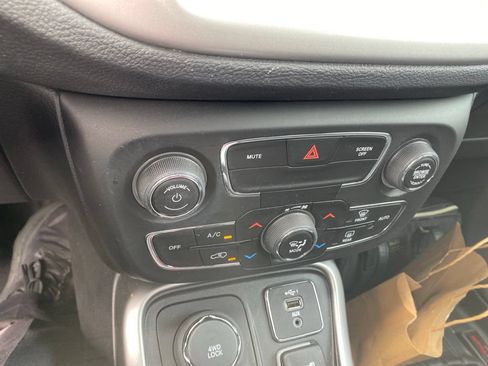 Used 2021 Jeep Compass Latitude AWD/4WD image 13