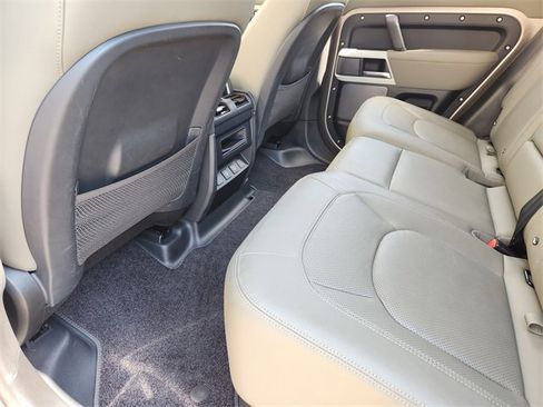 Used 2023 Land Rover Defender 110 SE image 30