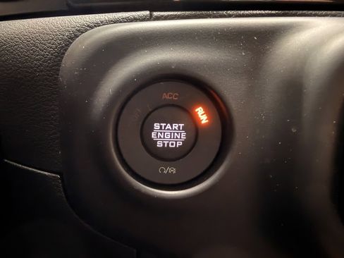 Used 2022 Jeep Wrangler Unlimited Sahara image 36