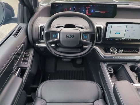 New 2025 Ford Expedition Platinum w/ Stealth Appearance Package image 18