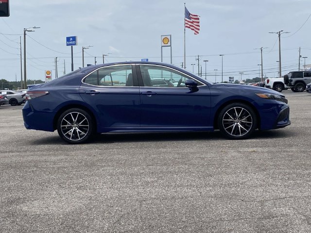 Used 2024 Toyota Camry SE AWD/4WD image 2