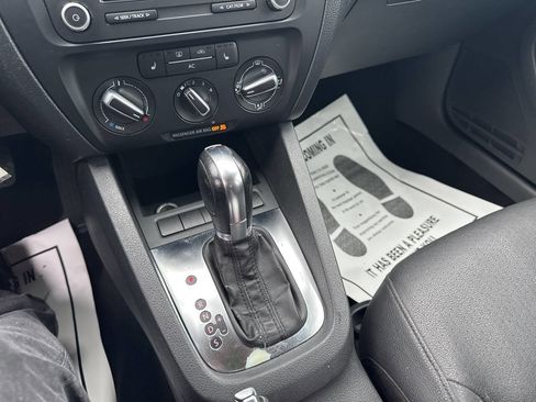 Used 2011 Volkswagen Jetta SE image 11