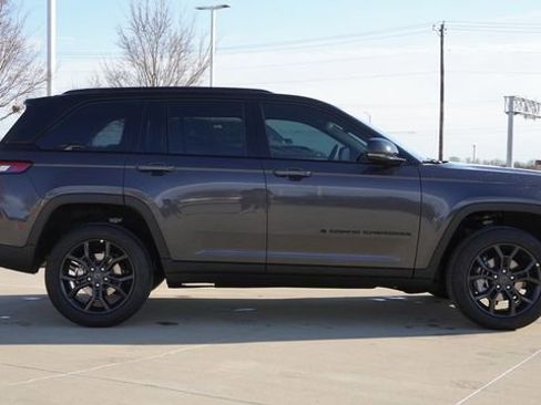 New 2025 Jeep Grand Cherokee Limited AWD/4WD image 10