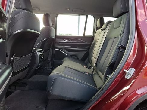 Used 2022 Jeep Grand Cherokee Laredo w/ Luxury Tech Group I AWD/4WD image 13