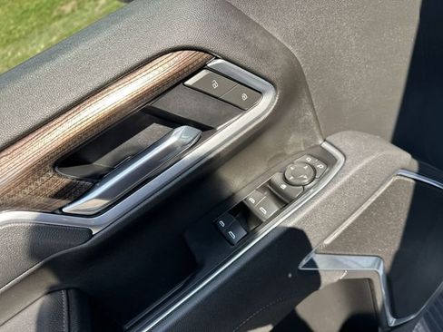 Used 2025 Chevrolet Silverado 2500 LT w/ Convenience Package image 17