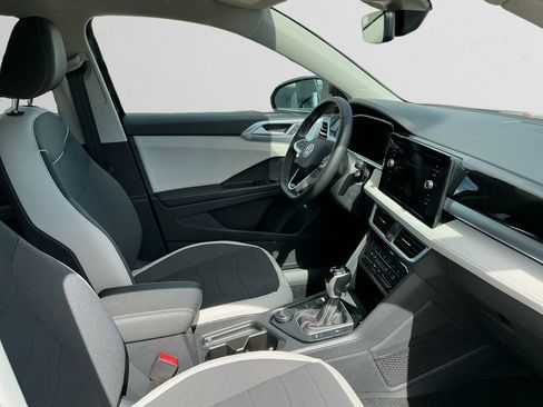 New 2025 Volkswagen Taos SE image 15