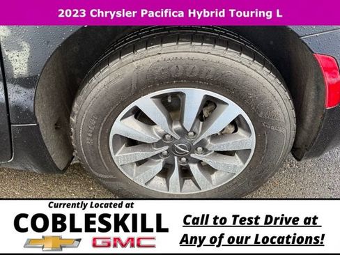 Used 2023 Chrysler Pacifica Touring-L FWD image 17