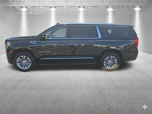 Certified 2023 GMC Yukon XL SLT w/ SLT Premium Package AWD/4WD image 10