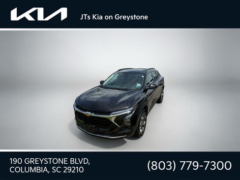 Used 2025 Chevrolet Trax LT w/ LT Convenience Package FWD image 1