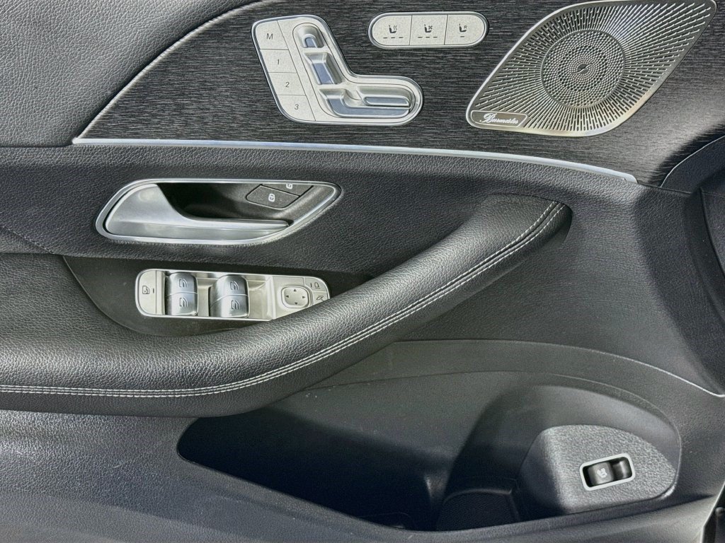 Used 2025 Mercedes-Benz GLS 450 4MATIC image 23