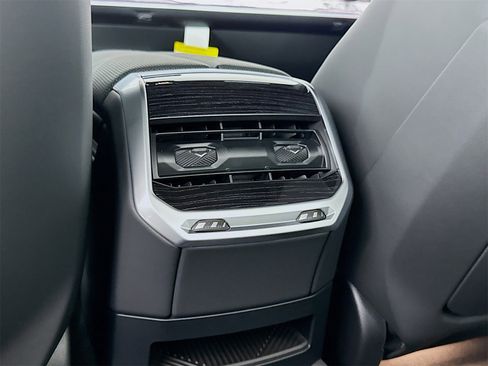 New 2026 BMW 740i w/ Premium Package image 27