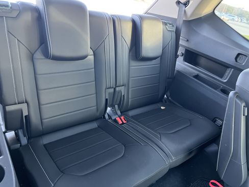 Certified 2025 Volkswagen Atlas SEL image 32