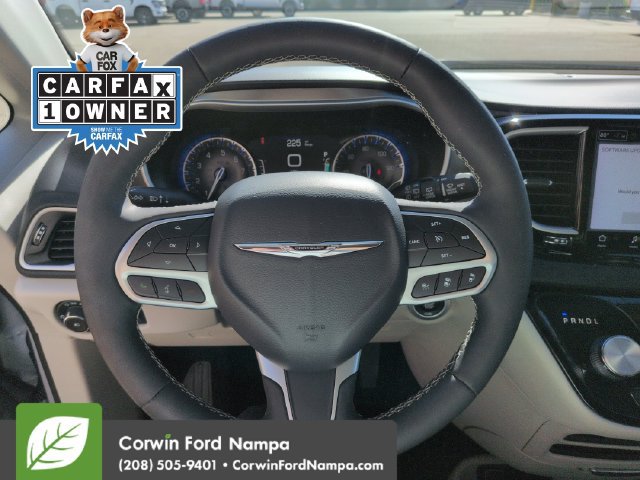 Used 2024 Chrysler Pacifica Touring-L FWD image 14