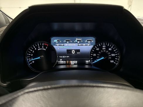 Used 2018 Ford Expedition XLT w/ Equipment Group 202A AWD/4WD image 12