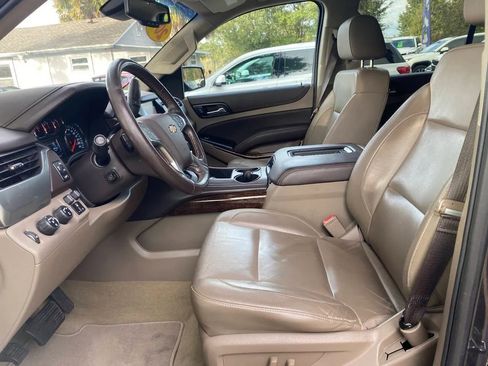 Used 2017 Chevrolet Suburban LT w/ LT Signature Package image 8
