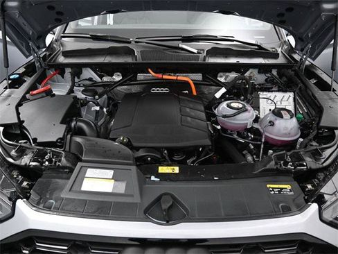 Used 2024 Audi Q5 e Premium Plus w/ Premium Plus Package image 38