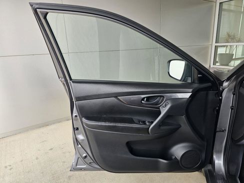 Used 2020 Nissan Rogue S image 18