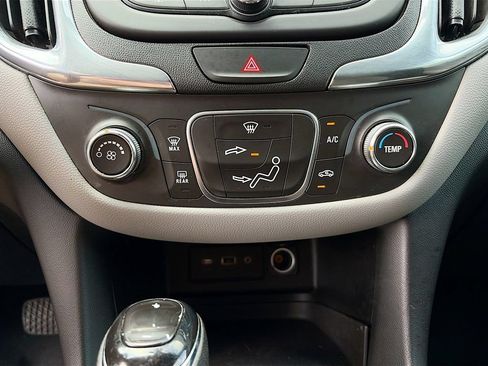 Used 2020 Chevrolet Equinox LS w/ LS Convenience Package FWD image 16