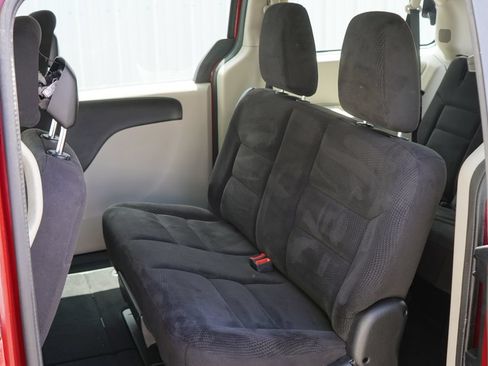 Used 2014 Dodge Grand Caravan American Value Package FWD image 24