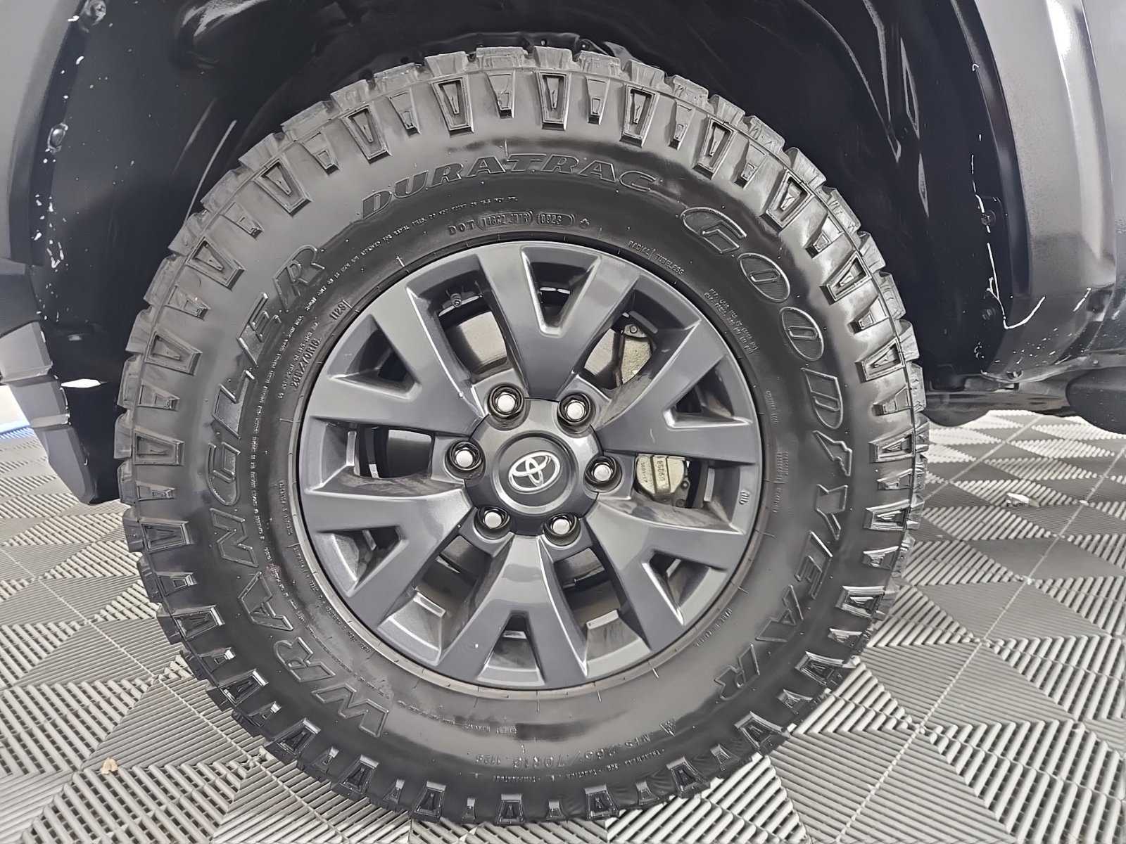 Used 2023 Toyota Tacoma SR5 RWD image 7