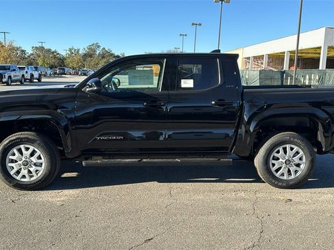 New 2025 Toyota Tacoma SR5 image 4