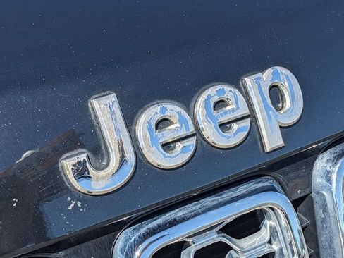 Used 2019 Jeep Grand Cherokee Overland AWD/4WD image 9