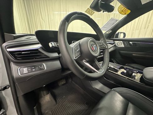 Certified 2025 Buick Enclave Avenir image 27