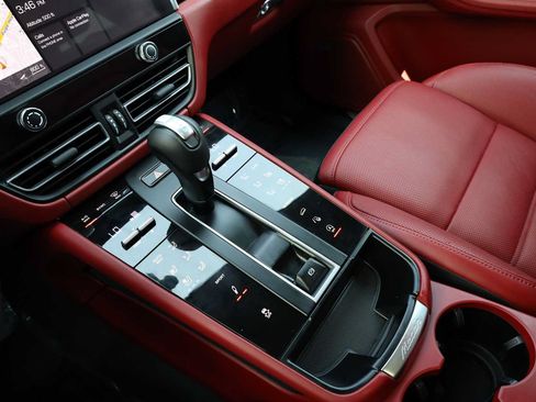 Used 2025 Porsche Macan S AWD/4WD image 19
