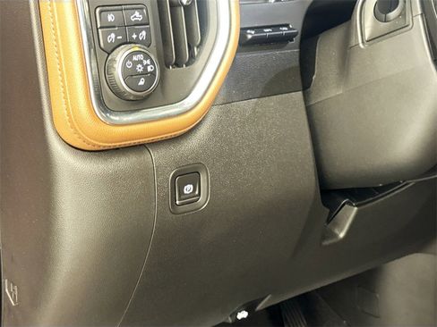 Used 2021 Chevrolet Silverado 1500 High Country w/ Technology Package image 10