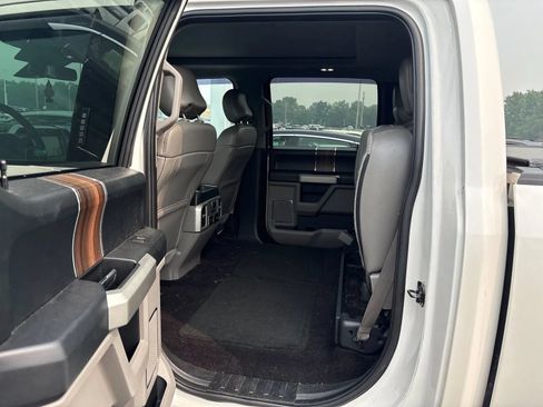 Used 2017 Ford F150 Lariat w/ Equipment Group 502A Luxury AWD/4WD image 5