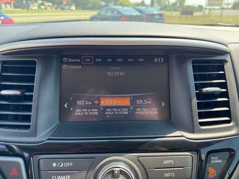 Used 2017 Nissan Pathfinder SV AWD/4WD image 36