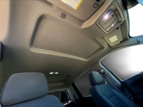 Used 2024 Chevrolet Silverado 1500 Custom image 17