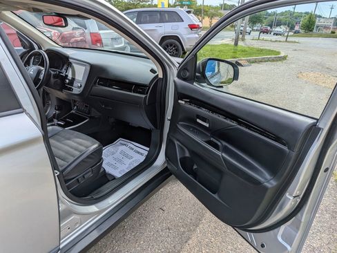 Used 2020 Mitsubishi Outlander SE FWD image 40