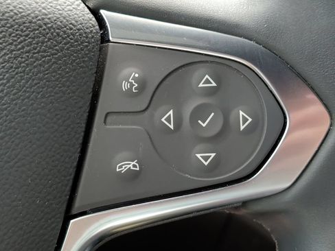 Used 2023 Chevrolet Traverse LT AWD/4WD image 13