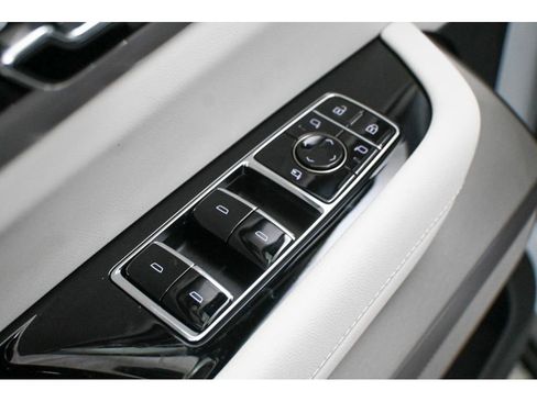 New 2026 Cadillac Vistiq Luxury image 19