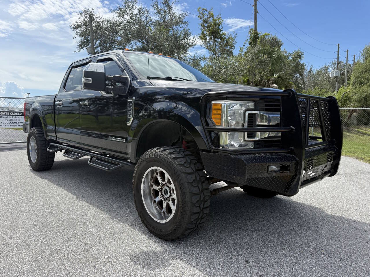 Used 2017 Ford F250 XLT w/ XLT Premium Package AWD/4WD image 6