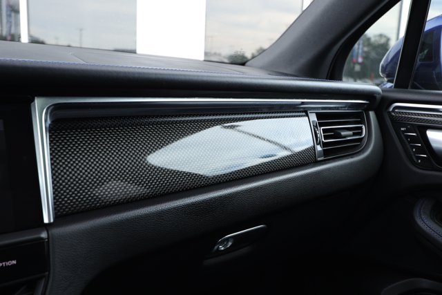 Used 2022 Porsche Macan AWD/4WD image 32