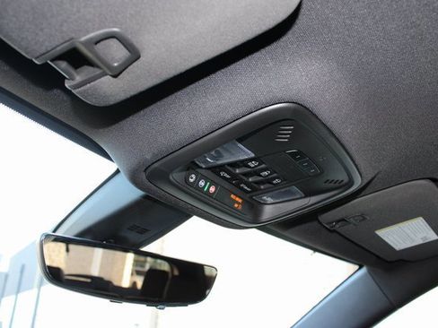 Used 2023 Chevrolet Traverse High Country image 32