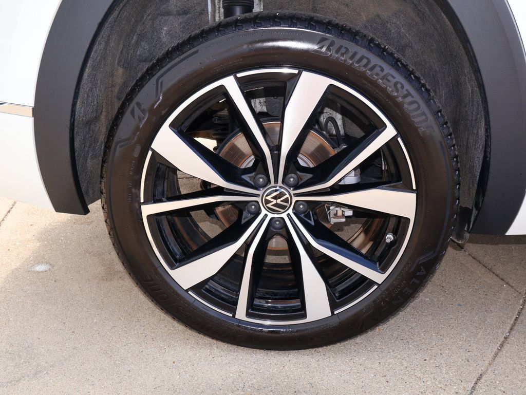 Certified 2026 Volkswagen Atlas SEL Premium R-Line AWD/4WD image 9